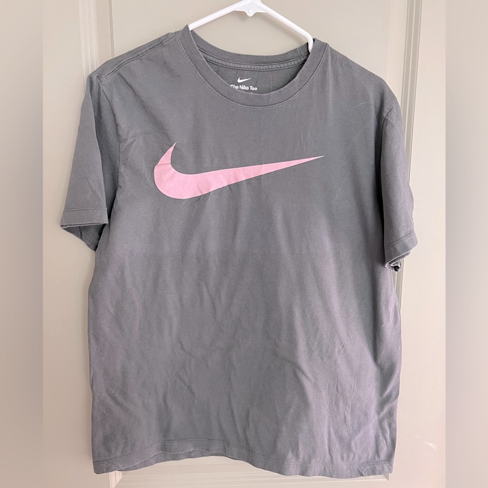 Nike Tee ✨Sold✨